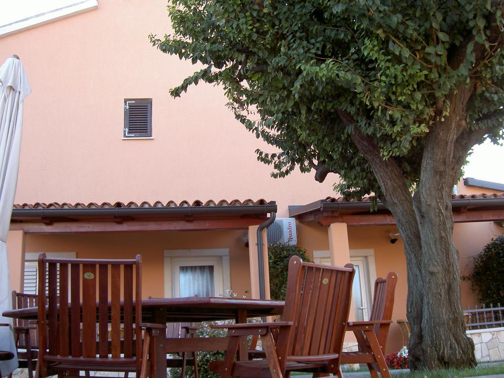 Apartments Kori Funtana Room photo