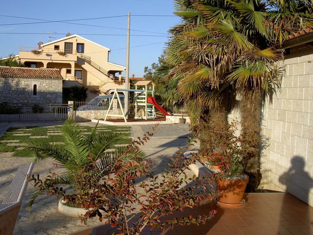 Apartments Kori Funtana Exterior photo