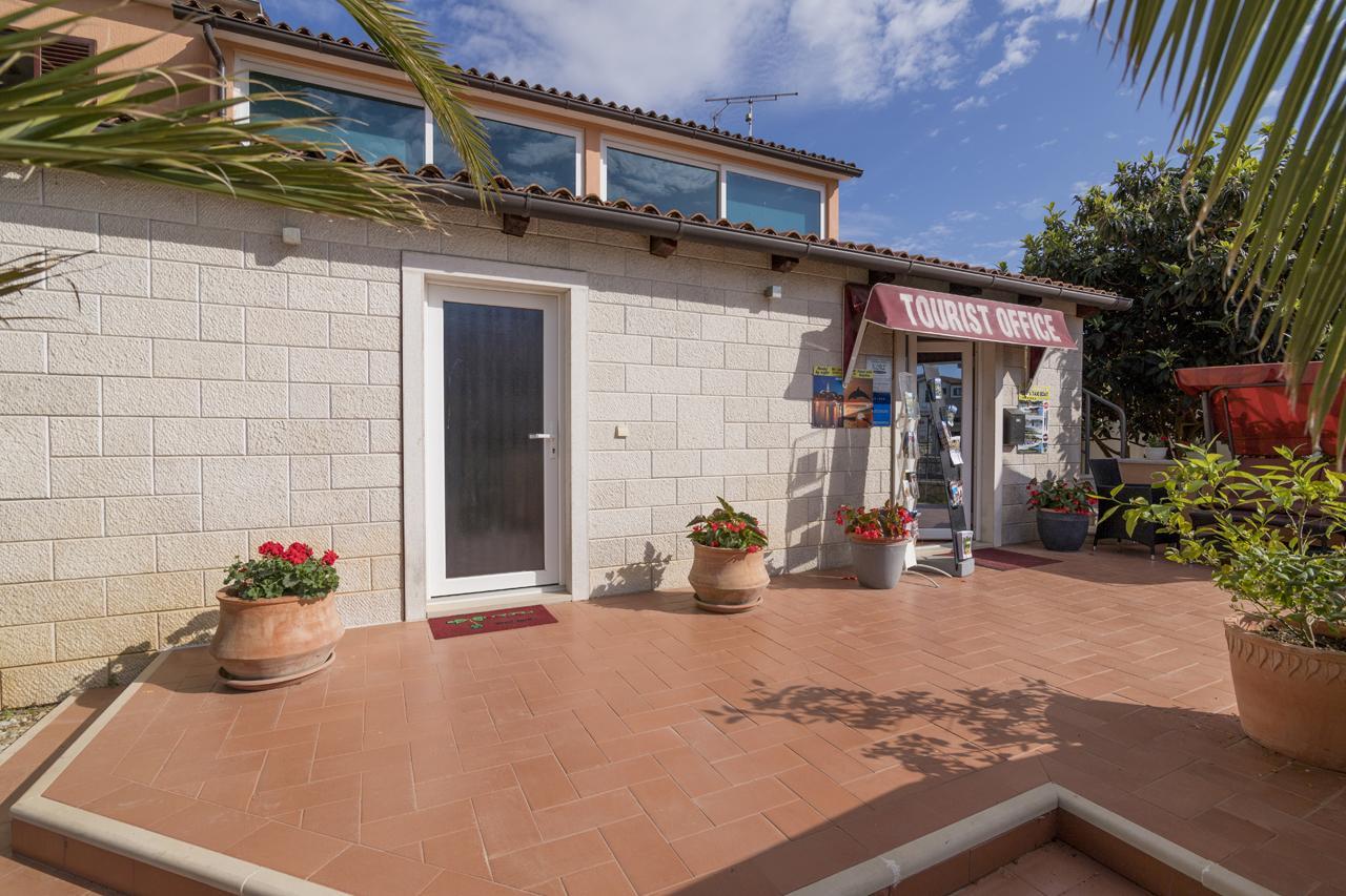 Apartments Kori Funtana Exterior photo